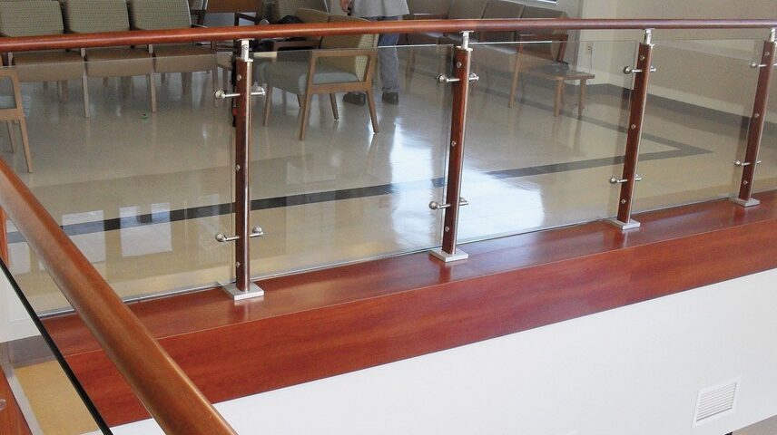 wooden-baluster-glass-handrail
